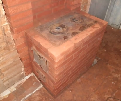 Кирпичная печь с плитой для дома на дровах