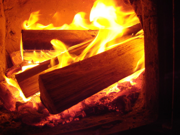горящие дрова