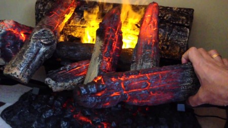 Образец огня в декоративном камине